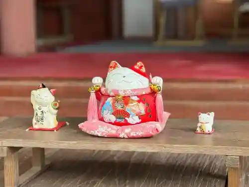 聖神社の{uncategorized: "未分類", other: "その他", undefined: "問題あり", building: "その他建物", grave: "お墓", sacred_gate: "鳥居", guardian: "狛犬", statue: "像", buddha: "仏像", history: "歴史", nature: "自然", garden: "庭園", animal: "動物", pagoda: "塔", temizu: "手水舎", mountain_gate: "山門・神門", sanctuary: "本殿・本堂", subordinate: "末社・摂社", art: "芸術", scenery: "景色", jizo: "地蔵", ema: "絵馬", goshuin: "御朱印", omikuji: "おみくじ", items: "授与品その他", amulet: "お守り", goshuincho: "御朱印帳", eats: "食事", festival: "お祭り", votive_dance: "神楽", shichigosan: "七五三参", wedding: "結婚式", experience: "体験その他", initially: "初詣", around: "周辺", anti_infection: "感染症対策"}