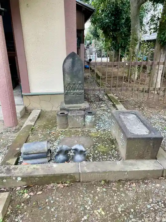光明寺の{uncategorized: "未分類", other: "その他", undefined: "問題あり", building: "その他建物", grave: "お墓", sacred_gate: "鳥居", guardian: "狛犬", statue: "像", buddha: "仏像", history: "歴史", nature: "自然", garden: "庭園", animal: "動物", pagoda: "塔", temizu: "手水舎", mountain_gate: "山門・神門", sanctuary: "本殿・本堂", subordinate: "末社・摂社", art: "芸術", scenery: "景色", jizo: "地蔵", ema: "絵馬", goshuin: "御朱印", omikuji: "おみくじ", items: "授与品その他", amulet: "お守り", goshuincho: "御朱印帳", eats: "食事", festival: "お祭り", votive_dance: "神楽", shichigosan: "七五三参", wedding: "結婚式", experience: "体験その他", initially: "初詣", around: "周辺", anti_infection: "感染症対策"}