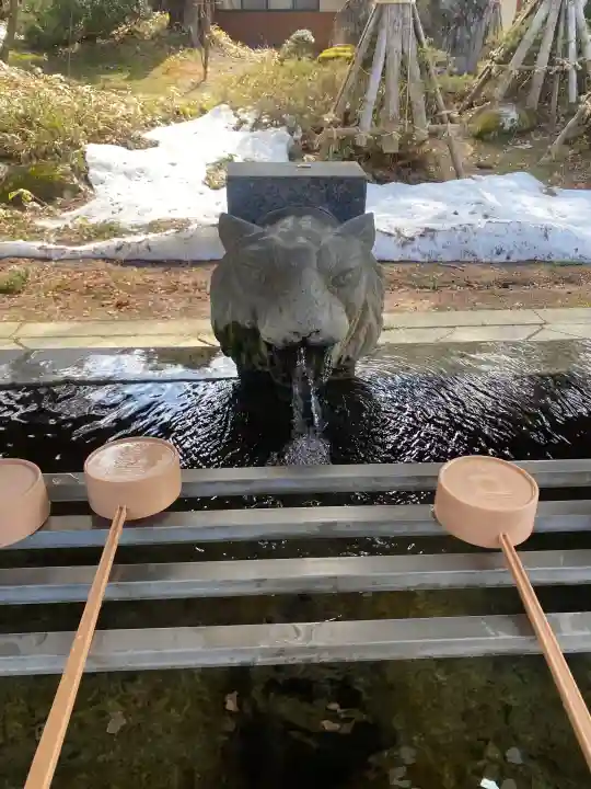 上杉神社の{uncategorized: "未分類", other: "その他", undefined: "問題あり", building: "その他建物", grave: "お墓", sacred_gate: "鳥居", guardian: "狛犬", statue: "像", buddha: "仏像", history: "歴史", nature: "自然", garden: "庭園", animal: "動物", pagoda: "塔", temizu: "手水舎", mountain_gate: "山門・神門", sanctuary: "本殿・本堂", subordinate: "末社・摂社", art: "芸術", scenery: "景色", jizo: "地蔵", ema: "絵馬", goshuin: "御朱印", omikuji: "おみくじ", items: "授与品その他", amulet: "お守り", goshuincho: "御朱印帳", eats: "食事", festival: "お祭り", votive_dance: "神楽", shichigosan: "七五三参", wedding: "結婚式", experience: "体験その他", initially: "初詣", around: "周辺", anti_infection: "感染症対策"}