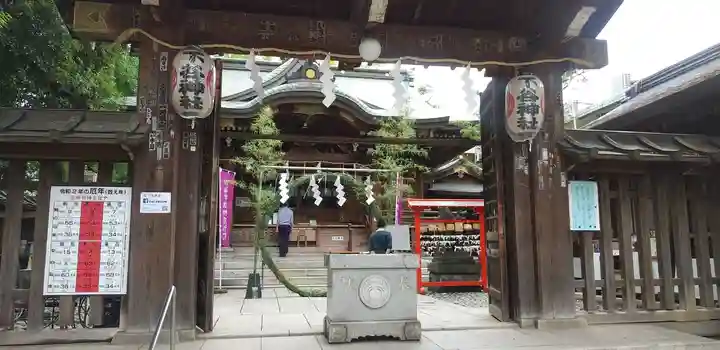 下谷神社の山門・神門
