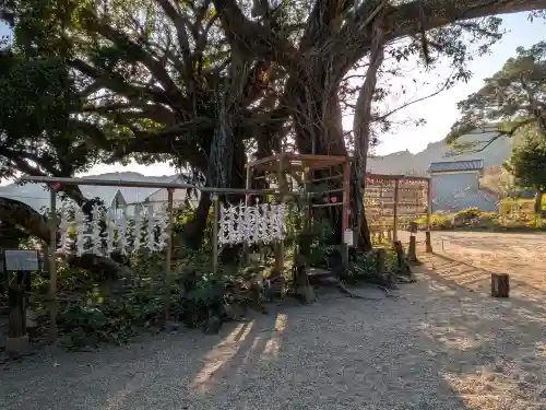 野島神社の{uncategorized: "未分類", other: "その他", undefined: "問題あり", building: "その他建物", grave: "お墓", sacred_gate: "鳥居", guardian: "狛犬", statue: "像", buddha: "仏像", history: "歴史", nature: "自然", garden: "庭園", animal: "動物", pagoda: "塔", temizu: "手水舎", mountain_gate: "山門・神門", sanctuary: "本殿・本堂", subordinate: "末社・摂社", art: "芸術", scenery: "景色", jizo: "地蔵", ema: "絵馬", goshuin: "御朱印", omikuji: "おみくじ", items: "授与品その他", amulet: "お守り", goshuincho: "御朱印帳", eats: "食事", festival: "お祭り", votive_dance: "神楽", shichigosan: "七五三参", wedding: "結婚式", experience: "体験その他", initially: "初詣", around: "周辺", anti_infection: "感染症対策"}