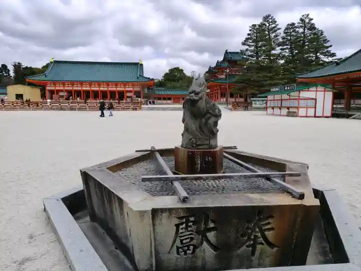 平安神宮の{uncategorized: "未分類", other: "その他", undefined: "問題あり", building: "その他建物", grave: "お墓", sacred_gate: "鳥居", guardian: "狛犬", statue: "像", buddha: "仏像", history: "歴史", nature: "自然", garden: "庭園", animal: "動物", pagoda: "塔", temizu: "手水舎", mountain_gate: "山門・神門", sanctuary: "本殿・本堂", subordinate: "末社・摂社", art: "芸術", scenery: "景色", jizo: "地蔵", ema: "絵馬", goshuin: "御朱印", omikuji: "おみくじ", items: "授与品その他", amulet: "お守り", goshuincho: "御朱印帳", eats: "食事", festival: "お祭り", votive_dance: "神楽", shichigosan: "七五三参", wedding: "結婚式", experience: "体験その他", initially: "初詣", around: "周辺", anti_infection: "感染症対策"}