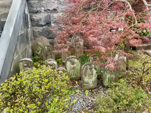 西雲寺の{uncategorized: "未分類", other: "その他", undefined: "問題あり", building: "その他建物", grave: "お墓", sacred_gate: "鳥居", guardian: "狛犬", statue: "像", buddha: "仏像", history: "歴史", nature: "自然", garden: "庭園", animal: "動物", pagoda: "塔", temizu: "手水舎", mountain_gate: "山門・神門", sanctuary: "本殿・本堂", subordinate: "末社・摂社", art: "芸術", scenery: "景色", jizo: "地蔵", ema: "絵馬", goshuin: "御朱印", omikuji: "おみくじ", items: "授与品その他", amulet: "お守り", goshuincho: "御朱印帳", eats: "食事", festival: "お祭り", votive_dance: "神楽", shichigosan: "七五三参", wedding: "結婚式", experience: "体験その他", initially: "初詣", around: "周辺", anti_infection: "感染症対策"}