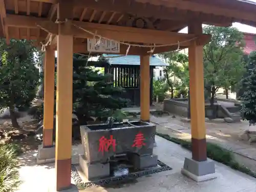 足立神社の手水舎