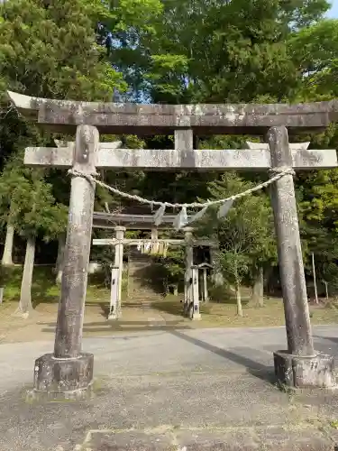 鵜羽神社の{uncategorized: "未分類", other: "その他", undefined: "問題あり", building: "その他建物", grave: "お墓", sacred_gate: "鳥居", guardian: "狛犬", statue: "像", buddha: "仏像", history: "歴史", nature: "自然", garden: "庭園", animal: "動物", pagoda: "塔", temizu: "手水舎", mountain_gate: "山門・神門", sanctuary: "本殿・本堂", subordinate: "末社・摂社", art: "芸術", scenery: "景色", jizo: "地蔵", ema: "絵馬", goshuin: "御朱印", omikuji: "おみくじ", items: "授与品その他", amulet: "お守り", goshuincho: "御朱印帳", eats: "食事", festival: "お祭り", votive_dance: "神楽", shichigosan: "七五三参", wedding: "結婚式", experience: "体験その他", initially: "初詣", around: "周辺", anti_infection: "感染症対策"}