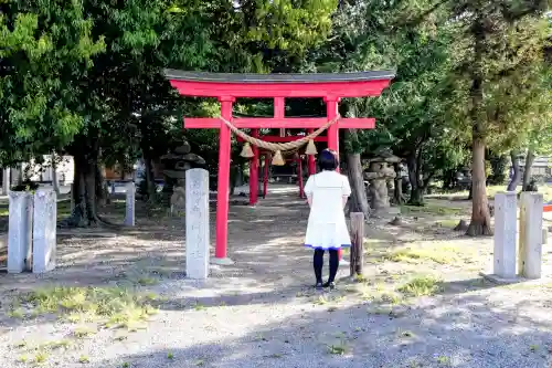 藤野稲荷神社の{uncategorized: "未分類", other: "その他", undefined: "問題あり", building: "その他建物", grave: "お墓", sacred_gate: "鳥居", guardian: "狛犬", statue: "像", buddha: "仏像", history: "歴史", nature: "自然", garden: "庭園", animal: "動物", pagoda: "塔", temizu: "手水舎", mountain_gate: "山門・神門", sanctuary: "本殿・本堂", subordinate: "末社・摂社", art: "芸術", scenery: "景色", jizo: "地蔵", ema: "絵馬", goshuin: "御朱印", omikuji: "おみくじ", items: "授与品その他", amulet: "お守り", goshuincho: "御朱印帳", eats: "食事", festival: "お祭り", votive_dance: "神楽", shichigosan: "七五三参", wedding: "結婚式", experience: "体験その他", initially: "初詣", around: "周辺", anti_infection: "感染症対策"}