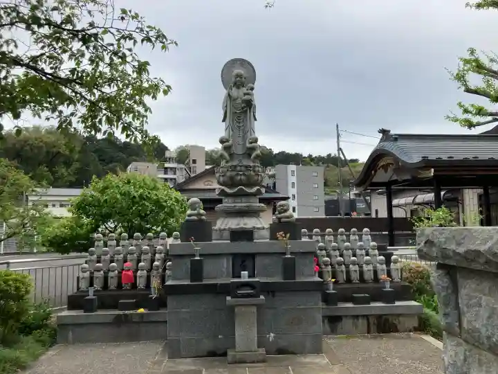 観蔵院の{uncategorized: "未分類", other: "その他", undefined: "問題あり", building: "その他建物", grave: "お墓", sacred_gate: "鳥居", guardian: "狛犬", statue: "像", buddha: "仏像", history: "歴史", nature: "自然", garden: "庭園", animal: "動物", pagoda: "塔", temizu: "手水舎", mountain_gate: "山門・神門", sanctuary: "本殿・本堂", subordinate: "末社・摂社", art: "芸術", scenery: "景色", jizo: "地蔵", ema: "絵馬", goshuin: "御朱印", omikuji: "おみくじ", items: "授与品その他", amulet: "お守り", goshuincho: "御朱印帳", eats: "食事", festival: "お祭り", votive_dance: "神楽", shichigosan: "七五三参", wedding: "結婚式", experience: "体験その他", initially: "初詣", around: "周辺", anti_infection: "感染症対策"}
