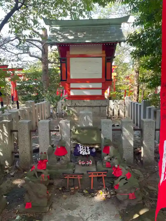東伏見稲荷神社の{uncategorized: "未分類", other: "その他", undefined: "問題あり", building: "その他建物", grave: "お墓", sacred_gate: "鳥居", guardian: "狛犬", statue: "像", buddha: "仏像", history: "歴史", nature: "自然", garden: "庭園", animal: "動物", pagoda: "塔", temizu: "手水舎", mountain_gate: "山門・神門", sanctuary: "本殿・本堂", subordinate: "末社・摂社", art: "芸術", scenery: "景色", jizo: "地蔵", ema: "絵馬", goshuin: "御朱印", omikuji: "おみくじ", items: "授与品その他", amulet: "お守り", goshuincho: "御朱印帳", eats: "食事", festival: "お祭り", votive_dance: "神楽", shichigosan: "七五三参", wedding: "結婚式", experience: "体験その他", initially: "初詣", around: "周辺", anti_infection: "感染症対策"}