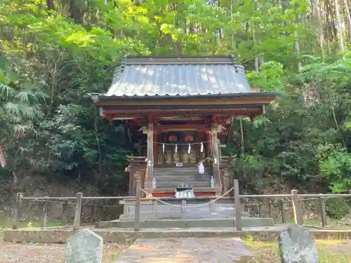 松田神社の{uncategorized: "未分類", other: "その他", undefined: "問題あり", building: "その他建物", grave: "お墓", sacred_gate: "鳥居", guardian: "狛犬", statue: "像", buddha: "仏像", history: "歴史", nature: "自然", garden: "庭園", animal: "動物", pagoda: "塔", temizu: "手水舎", mountain_gate: "山門・神門", sanctuary: "本殿・本堂", subordinate: "末社・摂社", art: "芸術", scenery: "景色", jizo: "地蔵", ema: "絵馬", goshuin: "御朱印", omikuji: "おみくじ", items: "授与品その他", amulet: "お守り", goshuincho: "御朱印帳", eats: "食事", festival: "お祭り", votive_dance: "神楽", shichigosan: "七五三参", wedding: "結婚式", experience: "体験その他", initially: "初詣", around: "周辺", anti_infection: "感染症対策"}