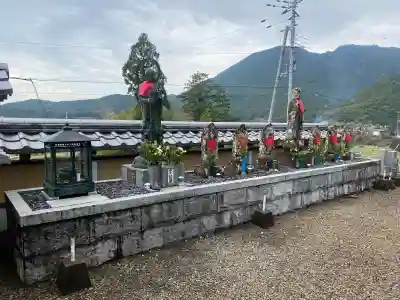 善昌寺の{uncategorized: "未分類", other: "その他", undefined: "問題あり", building: "その他建物", grave: "お墓", sacred_gate: "鳥居", guardian: "狛犬", statue: "像", buddha: "仏像", history: "歴史", nature: "自然", garden: "庭園", animal: "動物", pagoda: "塔", temizu: "手水舎", mountain_gate: "山門・神門", sanctuary: "本殿・本堂", subordinate: "末社・摂社", art: "芸術", scenery: "景色", jizo: "地蔵", ema: "絵馬", goshuin: "御朱印", omikuji: "おみくじ", items: "授与品その他", amulet: "お守り", goshuincho: "御朱印帳", eats: "食事", festival: "お祭り", votive_dance: "神楽", shichigosan: "七五三参", wedding: "結婚式", experience: "体験その他", initially: "初詣", around: "周辺", anti_infection: "感染症対策"}