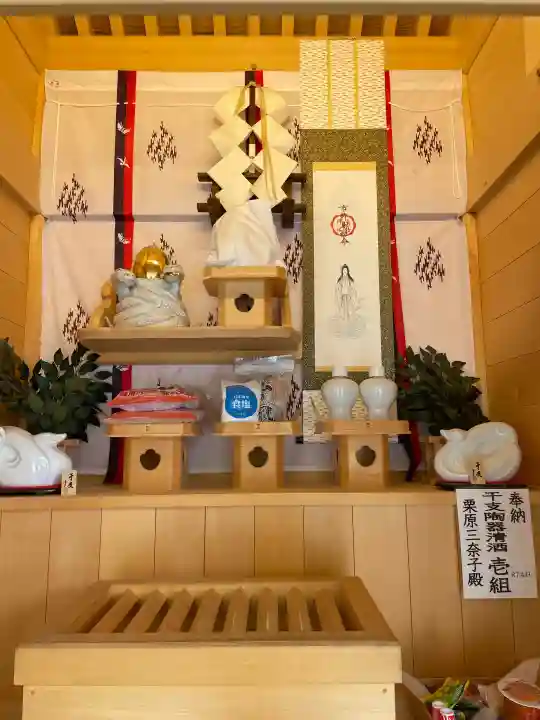 厳島神社(川越熊野神社境内)の{uncategorized: "未分類", other: "その他", undefined: "問題あり", building: "その他建物", grave: "お墓", sacred_gate: "鳥居", guardian: "狛犬", statue: "像", buddha: "仏像", history: "歴史", nature: "自然", garden: "庭園", animal: "動物", pagoda: "塔", temizu: "手水舎", mountain_gate: "山門・神門", sanctuary: "本殿・本堂", subordinate: "末社・摂社", art: "芸術", scenery: "景色", jizo: "地蔵", ema: "絵馬", goshuin: "御朱印", omikuji: "おみくじ", items: "授与品その他", amulet: "お守り", goshuincho: "御朱印帳", eats: "食事", festival: "お祭り", votive_dance: "神楽", shichigosan: "七五三参", wedding: "結婚式", experience: "体験その他", initially: "初詣", around: "周辺", anti_infection: "感染症対策"}