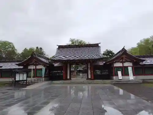 北海道護國神社の山門・神門