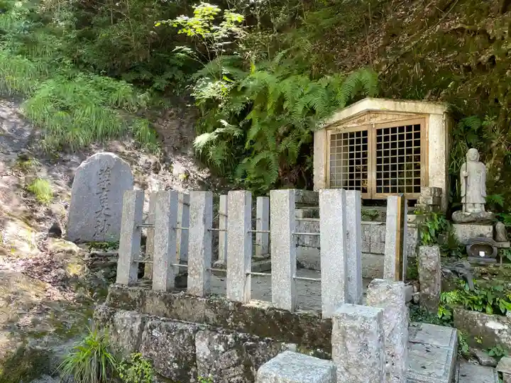 満願滝弁財天(大阪府)