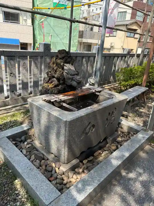 浅草富士浅間神社の{uncategorized: "未分類", other: "その他", undefined: "問題あり", building: "その他建物", grave: "お墓", sacred_gate: "鳥居", guardian: "狛犬", statue: "像", buddha: "仏像", history: "歴史", nature: "自然", garden: "庭園", animal: "動物", pagoda: "塔", temizu: "手水舎", mountain_gate: "山門・神門", sanctuary: "本殿・本堂", subordinate: "末社・摂社", art: "芸術", scenery: "景色", jizo: "地蔵", ema: "絵馬", goshuin: "御朱印", omikuji: "おみくじ", items: "授与品その他", amulet: "お守り", goshuincho: "御朱印帳", eats: "食事", festival: "お祭り", votive_dance: "神楽", shichigosan: "七五三参", wedding: "結婚式", experience: "体験その他", initially: "初詣", around: "周辺", anti_infection: "感染症対策"}