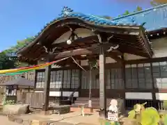 瀧泉寺の本殿