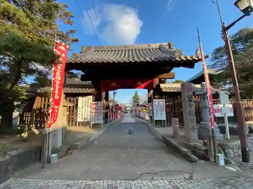 笠覆寺 (笠寺観音)の山門