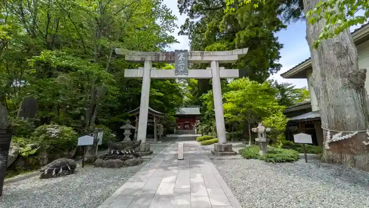 富士山東口本宮 冨士浅間神社の{uncategorized: "未分類", other: "その他", undefined: "問題あり", building: "その他建物", grave: "お墓", sacred_gate: "鳥居", guardian: "狛犬", statue: "像", buddha: "仏像", history: "歴史", nature: "自然", garden: "庭園", animal: "動物", pagoda: "塔", temizu: "手水舎", mountain_gate: "山門・神門", sanctuary: "本殿・本堂", subordinate: "末社・摂社", art: "芸術", scenery: "景色", jizo: "地蔵", ema: "絵馬", goshuin: "御朱印", omikuji: "おみくじ", items: "授与品その他", amulet: "お守り", goshuincho: "御朱印帳", eats: "食事", festival: "お祭り", votive_dance: "神楽", shichigosan: "七五三参", wedding: "結婚式", experience: "体験その他", initially: "初詣", around: "周辺", anti_infection: "感染症対策"}