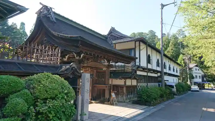 桜池院の山門・神門