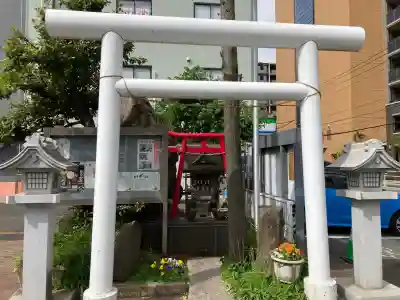 蛇幸都神社(蛇骨神社)の{uncategorized: "未分類", other: "その他", undefined: "問題あり", building: "その他建物", grave: "お墓", sacred_gate: "鳥居", guardian: "狛犬", statue: "像", buddha: "仏像", history: "歴史", nature: "自然", garden: "庭園", animal: "動物", pagoda: "塔", temizu: "手水舎", mountain_gate: "山門・神門", sanctuary: "本殿・本堂", subordinate: "末社・摂社", art: "芸術", scenery: "景色", jizo: "地蔵", ema: "絵馬", goshuin: "御朱印", omikuji: "おみくじ", items: "授与品その他", amulet: "お守り", goshuincho: "御朱印帳", eats: "食事", festival: "お祭り", votive_dance: "神楽", shichigosan: "七五三参", wedding: "結婚式", experience: "体験その他", initially: "初詣", around: "周辺", anti_infection: "感染症対策"}