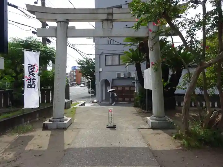 久里浜八幡神社の鳥居
