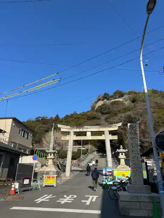 久能山東照宮の{uncategorized: "未分類", other: "その他", undefined: "問題あり", building: "その他建物", grave: "お墓", sacred_gate: "鳥居", guardian: "狛犬", statue: "像", buddha: "仏像", history: "歴史", nature: "自然", garden: "庭園", animal: "動物", pagoda: "塔", temizu: "手水舎", mountain_gate: "山門・神門", sanctuary: "本殿・本堂", subordinate: "末社・摂社", art: "芸術", scenery: "景色", jizo: "地蔵", ema: "絵馬", goshuin: "御朱印", omikuji: "おみくじ", items: "授与品その他", amulet: "お守り", goshuincho: "御朱印帳", eats: "食事", festival: "お祭り", votive_dance: "神楽", shichigosan: "七五三参", wedding: "結婚式", experience: "体験その他", initially: "初詣", around: "周辺", anti_infection: "感染症対策"}