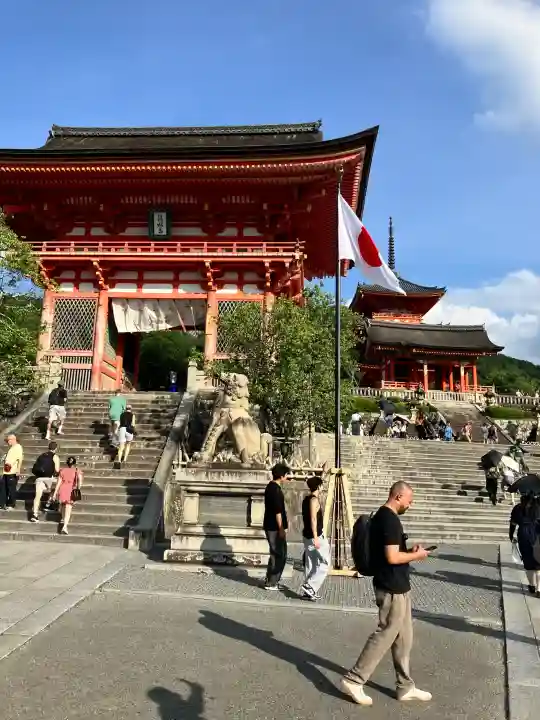 清水寺の{uncategorized: "未分類", other: "その他", undefined: "問題あり", building: "その他建物", grave: "お墓", sacred_gate: "鳥居", guardian: "狛犬", statue: "像", buddha: "仏像", history: "歴史", nature: "自然", garden: "庭園", animal: "動物", pagoda: "塔", temizu: "手水舎", mountain_gate: "山門・神門", sanctuary: "本殿・本堂", subordinate: "末社・摂社", art: "芸術", scenery: "景色", jizo: "地蔵", ema: "絵馬", goshuin: "御朱印", omikuji: "おみくじ", items: "授与品その他", amulet: "お守り", goshuincho: "御朱印帳", eats: "食事", festival: "お祭り", votive_dance: "神楽", shichigosan: "七五三参", wedding: "結婚式", experience: "体験その他", initially: "初詣", around: "周辺", anti_infection: "感染症対策"}