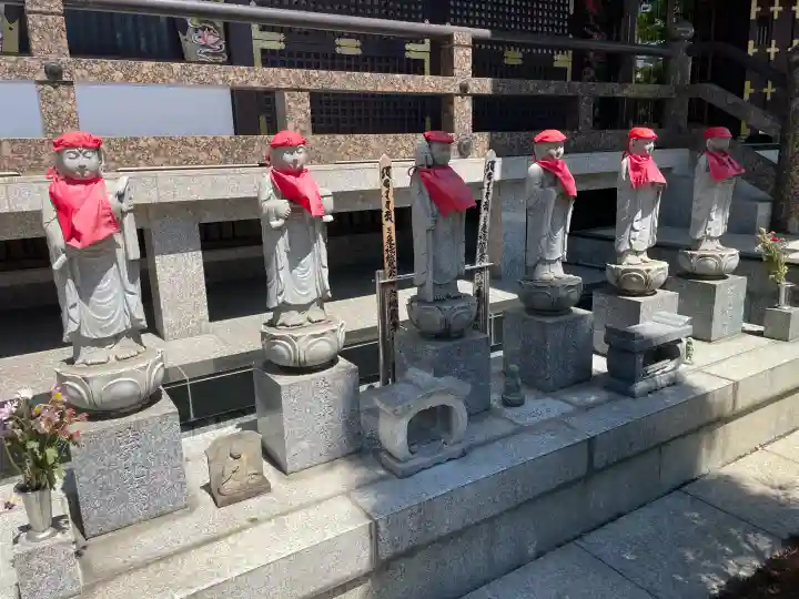 光明院の{uncategorized: "未分類", other: "その他", undefined: "問題あり", building: "その他建物", grave: "お墓", sacred_gate: "鳥居", guardian: "狛犬", statue: "像", buddha: "仏像", history: "歴史", nature: "自然", garden: "庭園", animal: "動物", pagoda: "塔", temizu: "手水舎", mountain_gate: "山門・神門", sanctuary: "本殿・本堂", subordinate: "末社・摂社", art: "芸術", scenery: "景色", jizo: "地蔵", ema: "絵馬", goshuin: "御朱印", omikuji: "おみくじ", items: "授与品その他", amulet: "お守り", goshuincho: "御朱印帳", eats: "食事", festival: "お祭り", votive_dance: "神楽", shichigosan: "七五三参", wedding: "結婚式", experience: "体験その他", initially: "初詣", around: "周辺", anti_infection: "感染症対策"}