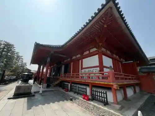 六波羅蜜寺の{uncategorized: "未分類", other: "その他", undefined: "問題あり", building: "その他建物", grave: "お墓", sacred_gate: "鳥居", guardian: "狛犬", statue: "像", buddha: "仏像", history: "歴史", nature: "自然", garden: "庭園", animal: "動物", pagoda: "塔", temizu: "手水舎", mountain_gate: "山門・神門", sanctuary: "本殿・本堂", subordinate: "末社・摂社", art: "芸術", scenery: "景色", jizo: "地蔵", ema: "絵馬", goshuin: "御朱印", omikuji: "おみくじ", items: "授与品その他", amulet: "お守り", goshuincho: "御朱印帳", eats: "食事", festival: "お祭り", votive_dance: "神楽", shichigosan: "七五三参", wedding: "結婚式", experience: "体験その他", initially: "初詣", around: "周辺", anti_infection: "感染症対策"}