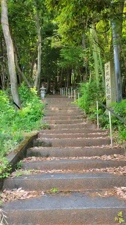 大徳院の{uncategorized: "未分類", other: "その他", undefined: "問題あり", building: "その他建物", grave: "お墓", sacred_gate: "鳥居", guardian: "狛犬", statue: "像", buddha: "仏像", history: "歴史", nature: "自然", garden: "庭園", animal: "動物", pagoda: "塔", temizu: "手水舎", mountain_gate: "山門・神門", sanctuary: "本殿・本堂", subordinate: "末社・摂社", art: "芸術", scenery: "景色", jizo: "地蔵", ema: "絵馬", goshuin: "御朱印", omikuji: "おみくじ", items: "授与品その他", amulet: "お守り", goshuincho: "御朱印帳", eats: "食事", festival: "お祭り", votive_dance: "神楽", shichigosan: "七五三参", wedding: "結婚式", experience: "体験その他", initially: "初詣", around: "周辺", anti_infection: "感染症対策"}