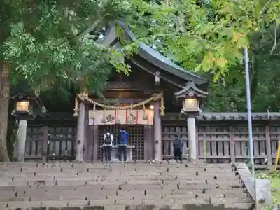 諏訪大社上社前宮の本殿・本堂