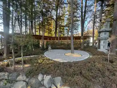 諏訪大社下社秋宮の{uncategorized: "未分類", other: "その他", undefined: "問題あり", building: "その他建物", grave: "お墓", sacred_gate: "鳥居", guardian: "狛犬", statue: "像", buddha: "仏像", history: "歴史", nature: "自然", garden: "庭園", animal: "動物", pagoda: "塔", temizu: "手水舎", mountain_gate: "山門・神門", sanctuary: "本殿・本堂", subordinate: "末社・摂社", art: "芸術", scenery: "景色", jizo: "地蔵", ema: "絵馬", goshuin: "御朱印", omikuji: "おみくじ", items: "授与品その他", amulet: "お守り", goshuincho: "御朱印帳", eats: "食事", festival: "お祭り", votive_dance: "神楽", shichigosan: "七五三参", wedding: "結婚式", experience: "体験その他", initially: "初詣", around: "周辺", anti_infection: "感染症対策"}