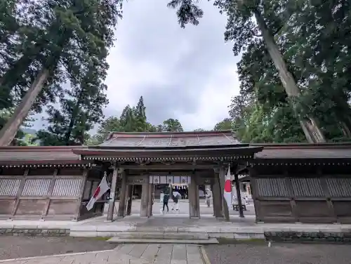 白山比咩神社の{uncategorized: "未分類", other: "その他", undefined: "問題あり", building: "その他建物", grave: "お墓", sacred_gate: "鳥居", guardian: "狛犬", statue: "像", buddha: "仏像", history: "歴史", nature: "自然", garden: "庭園", animal: "動物", pagoda: "塔", temizu: "手水舎", mountain_gate: "山門・神門", sanctuary: "本殿・本堂", subordinate: "末社・摂社", art: "芸術", scenery: "景色", jizo: "地蔵", ema: "絵馬", goshuin: "御朱印", omikuji: "おみくじ", items: "授与品その他", amulet: "お守り", goshuincho: "御朱印帳", eats: "食事", festival: "お祭り", votive_dance: "神楽", shichigosan: "七五三参", wedding: "結婚式", experience: "体験その他", initially: "初詣", around: "周辺", anti_infection: "感染症対策"}