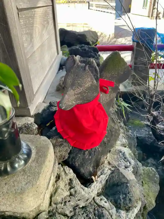 稲荷神社の{uncategorized: "未分類", other: "その他", undefined: "問題あり", building: "その他建物", grave: "お墓", sacred_gate: "鳥居", guardian: "狛犬", statue: "像", buddha: "仏像", history: "歴史", nature: "自然", garden: "庭園", animal: "動物", pagoda: "塔", temizu: "手水舎", mountain_gate: "山門・神門", sanctuary: "本殿・本堂", subordinate: "末社・摂社", art: "芸術", scenery: "景色", jizo: "地蔵", ema: "絵馬", goshuin: "御朱印", omikuji: "おみくじ", items: "授与品その他", amulet: "お守り", goshuincho: "御朱印帳", eats: "食事", festival: "お祭り", votive_dance: "神楽", shichigosan: "七五三参", wedding: "結婚式", experience: "体験その他", initially: "初詣", around: "周辺", anti_infection: "感染症対策"}