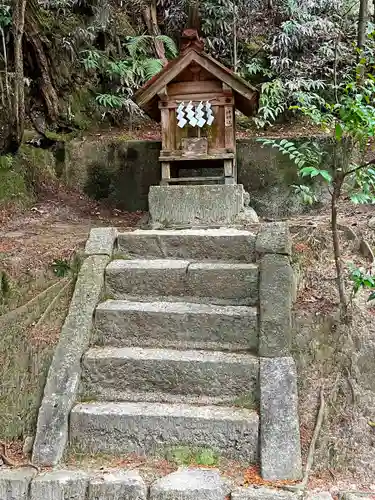 敢國神社の末社・摂社