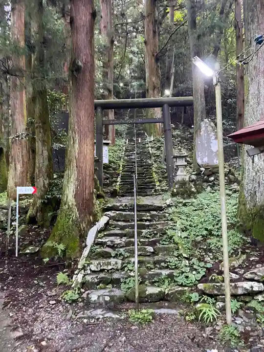 軍刀利神社元社(山梨県)
