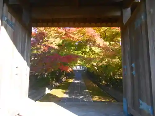 天嶽院の山門