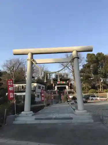 布施弁天 東海寺の鳥居