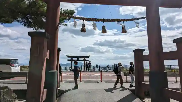 白鬚神社の{uncategorized: "未分類", other: "その他", undefined: "問題あり", building: "その他建物", grave: "お墓", sacred_gate: "鳥居", guardian: "狛犬", statue: "像", buddha: "仏像", history: "歴史", nature: "自然", garden: "庭園", animal: "動物", pagoda: "塔", temizu: "手水舎", mountain_gate: "山門・神門", sanctuary: "本殿・本堂", subordinate: "末社・摂社", art: "芸術", scenery: "景色", jizo: "地蔵", ema: "絵馬", goshuin: "御朱印", omikuji: "おみくじ", items: "授与品その他", amulet: "お守り", goshuincho: "御朱印帳", eats: "食事", festival: "お祭り", votive_dance: "神楽", shichigosan: "七五三参", wedding: "結婚式", experience: "体験その他", initially: "初詣", around: "周辺", anti_infection: "感染症対策"}