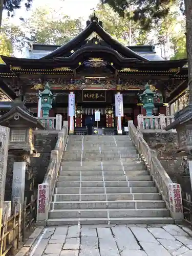 三峯神社の本殿