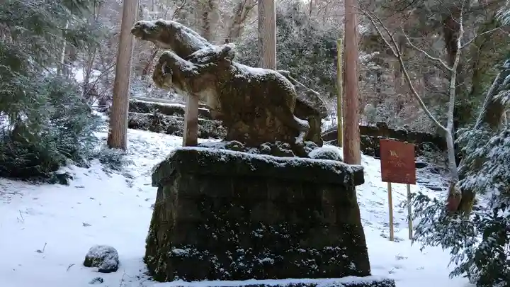長谷部神社(加賀市)の像
