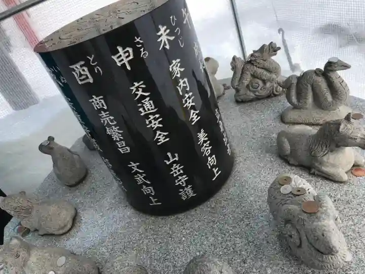 新川皇大神社の像