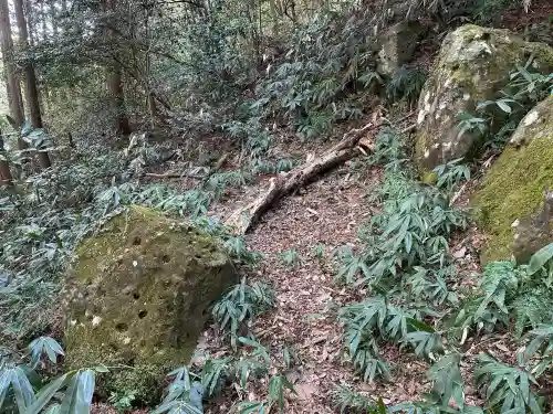 比婆山久米神社(奥の宮)の{uncategorized: "未分類", other: "その他", undefined: "問題あり", building: "その他建物", grave: "お墓", sacred_gate: "鳥居", guardian: "狛犬", statue: "像", buddha: "仏像", history: "歴史", nature: "自然", garden: "庭園", animal: "動物", pagoda: "塔", temizu: "手水舎", mountain_gate: "山門・神門", sanctuary: "本殿・本堂", subordinate: "末社・摂社", art: "芸術", scenery: "景色", jizo: "地蔵", ema: "絵馬", goshuin: "御朱印", omikuji: "おみくじ", items: "授与品その他", amulet: "お守り", goshuincho: "御朱印帳", eats: "食事", festival: "お祭り", votive_dance: "神楽", shichigosan: "七五三参", wedding: "結婚式", experience: "体験その他", initially: "初詣", around: "周辺", anti_infection: "感染症対策"}