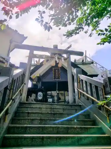 元三島神社の{uncategorized: "未分類", other: "その他", undefined: "問題あり", building: "その他建物", grave: "お墓", sacred_gate: "鳥居", guardian: "狛犬", statue: "像", buddha: "仏像", history: "歴史", nature: "自然", garden: "庭園", animal: "動物", pagoda: "塔", temizu: "手水舎", mountain_gate: "山門・神門", sanctuary: "本殿・本堂", subordinate: "末社・摂社", art: "芸術", scenery: "景色", jizo: "地蔵", ema: "絵馬", goshuin: "御朱印", omikuji: "おみくじ", items: "授与品その他", amulet: "お守り", goshuincho: "御朱印帳", eats: "食事", festival: "お祭り", votive_dance: "神楽", shichigosan: "七五三参", wedding: "結婚式", experience: "体験その他", initially: "初詣", around: "周辺", anti_infection: "感染症対策"}