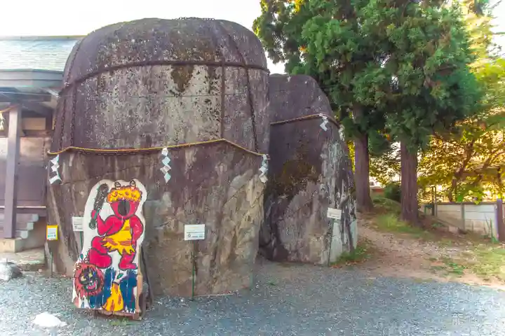 三ツ石神社(岩手県)