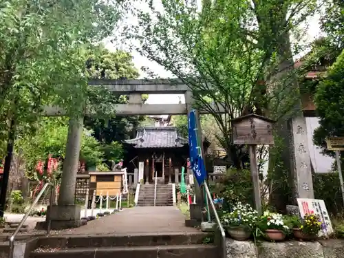 烏森稲荷神社の鳥居