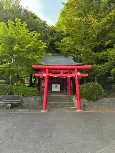 南大沢八幡神社の{uncategorized: "未分類", other: "その他", undefined: "問題あり", building: "その他建物", grave: "お墓", sacred_gate: "鳥居", guardian: "狛犬", statue: "像", buddha: "仏像", history: "歴史", nature: "自然", garden: "庭園", animal: "動物", pagoda: "塔", temizu: "手水舎", mountain_gate: "山門・神門", sanctuary: "本殿・本堂", subordinate: "末社・摂社", art: "芸術", scenery: "景色", jizo: "地蔵", ema: "絵馬", goshuin: "御朱印", omikuji: "おみくじ", items: "授与品その他", amulet: "お守り", goshuincho: "御朱印帳", eats: "食事", festival: "お祭り", votive_dance: "神楽", shichigosan: "七五三参", wedding: "結婚式", experience: "体験その他", initially: "初詣", around: "周辺", anti_infection: "感染症対策"}