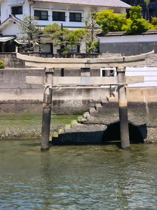 龍神社の{uncategorized: "未分類", other: "その他", undefined: "問題あり", building: "その他建物", grave: "お墓", sacred_gate: "鳥居", guardian: "狛犬", statue: "像", buddha: "仏像", history: "歴史", nature: "自然", garden: "庭園", animal: "動物", pagoda: "塔", temizu: "手水舎", mountain_gate: "山門・神門", sanctuary: "本殿・本堂", subordinate: "末社・摂社", art: "芸術", scenery: "景色", jizo: "地蔵", ema: "絵馬", goshuin: "御朱印", omikuji: "おみくじ", items: "授与品その他", amulet: "お守り", goshuincho: "御朱印帳", eats: "食事", festival: "お祭り", votive_dance: "神楽", shichigosan: "七五三参", wedding: "結婚式", experience: "体験その他", initially: "初詣", around: "周辺", anti_infection: "感染症対策"}