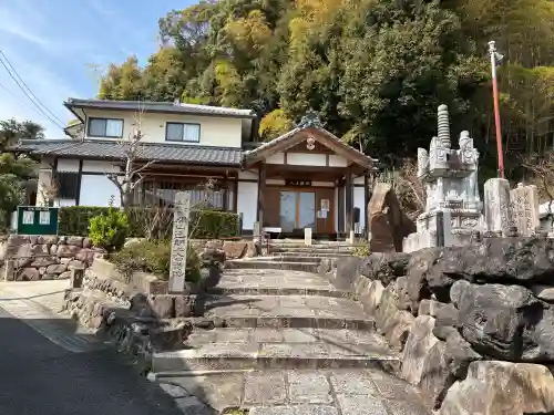 谷ヶ堂最福寺（延朗堂)の{uncategorized: "未分類", other: "その他", undefined: "問題あり", building: "その他建物", grave: "お墓", sacred_gate: "鳥居", guardian: "狛犬", statue: "像", buddha: "仏像", history: "歴史", nature: "自然", garden: "庭園", animal: "動物", pagoda: "塔", temizu: "手水舎", mountain_gate: "山門・神門", sanctuary: "本殿・本堂", subordinate: "末社・摂社", art: "芸術", scenery: "景色", jizo: "地蔵", ema: "絵馬", goshuin: "御朱印", omikuji: "おみくじ", items: "授与品その他", amulet: "お守り", goshuincho: "御朱印帳", eats: "食事", festival: "お祭り", votive_dance: "神楽", shichigosan: "七五三参", wedding: "結婚式", experience: "体験その他", initially: "初詣", around: "周辺", anti_infection: "感染症対策"}
