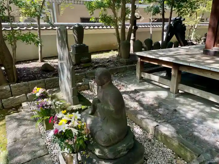 東福寺の{uncategorized: "未分類", other: "その他", undefined: "問題あり", building: "その他建物", grave: "お墓", sacred_gate: "鳥居", guardian: "狛犬", statue: "像", buddha: "仏像", history: "歴史", nature: "自然", garden: "庭園", animal: "動物", pagoda: "塔", temizu: "手水舎", mountain_gate: "山門・神門", sanctuary: "本殿・本堂", subordinate: "末社・摂社", art: "芸術", scenery: "景色", jizo: "地蔵", ema: "絵馬", goshuin: "御朱印", omikuji: "おみくじ", items: "授与品その他", amulet: "お守り", goshuincho: "御朱印帳", eats: "食事", festival: "お祭り", votive_dance: "神楽", shichigosan: "七五三参", wedding: "結婚式", experience: "体験その他", initially: "初詣", around: "周辺", anti_infection: "感染症対策"}