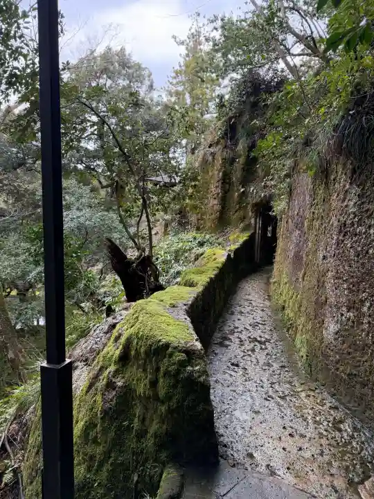 那谷寺の{uncategorized: "未分類", other: "その他", undefined: "問題あり", building: "その他建物", grave: "お墓", sacred_gate: "鳥居", guardian: "狛犬", statue: "像", buddha: "仏像", history: "歴史", nature: "自然", garden: "庭園", animal: "動物", pagoda: "塔", temizu: "手水舎", mountain_gate: "山門・神門", sanctuary: "本殿・本堂", subordinate: "末社・摂社", art: "芸術", scenery: "景色", jizo: "地蔵", ema: "絵馬", goshuin: "御朱印", omikuji: "おみくじ", items: "授与品その他", amulet: "お守り", goshuincho: "御朱印帳", eats: "食事", festival: "お祭り", votive_dance: "神楽", shichigosan: "七五三参", wedding: "結婚式", experience: "体験その他", initially: "初詣", around: "周辺", anti_infection: "感染症対策"}
